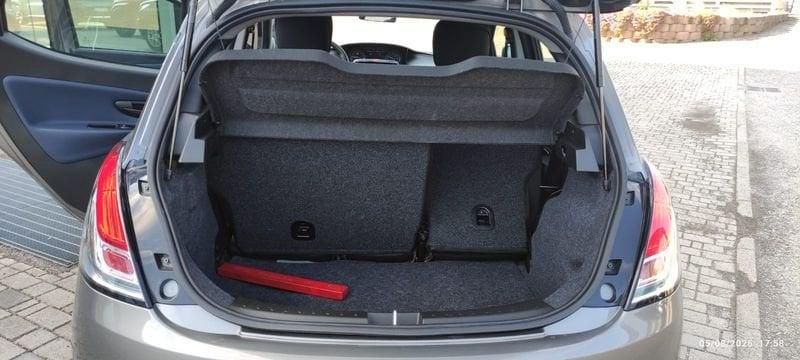 Lancia Ypsilon Ypsilon 1.0 FireFly 5 porte S&S Hybrid Platino