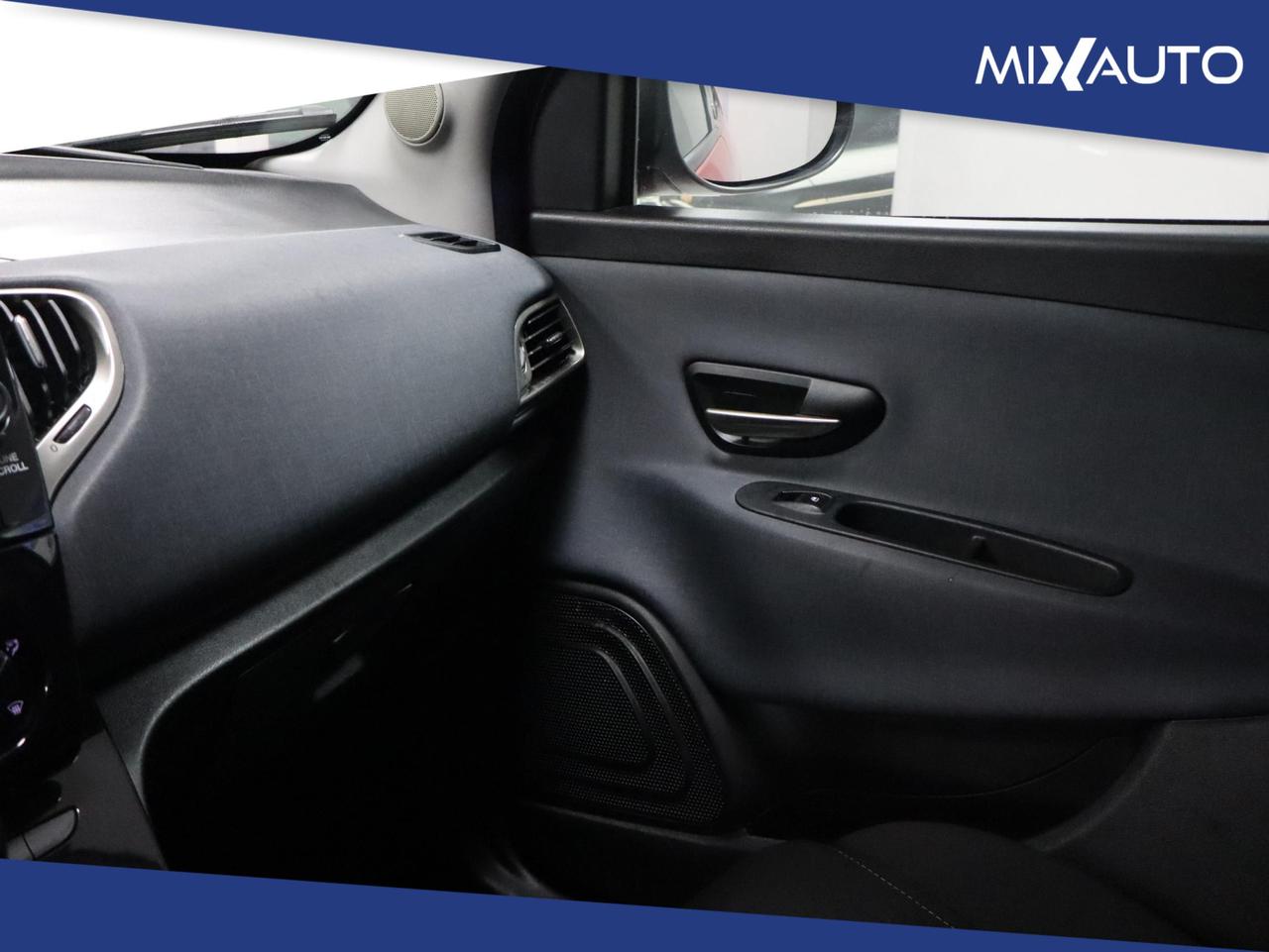 Lancia Ypsilon 1.0 Firefly Hybrid UnYca Ecochic