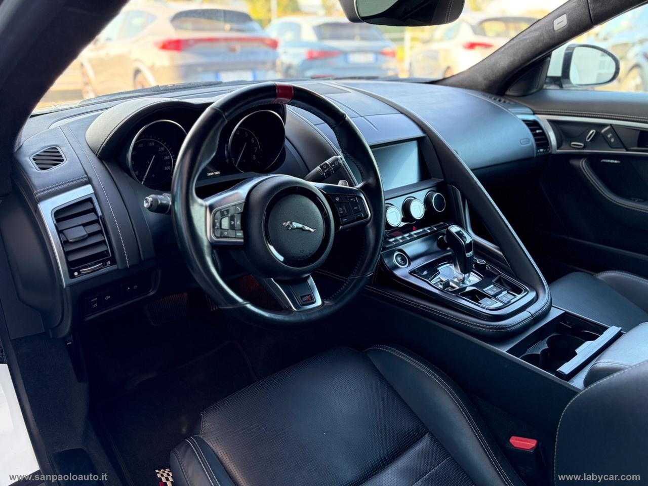 JAGUAR F-Type 2.0 aut. Coupé Chequered Flag
