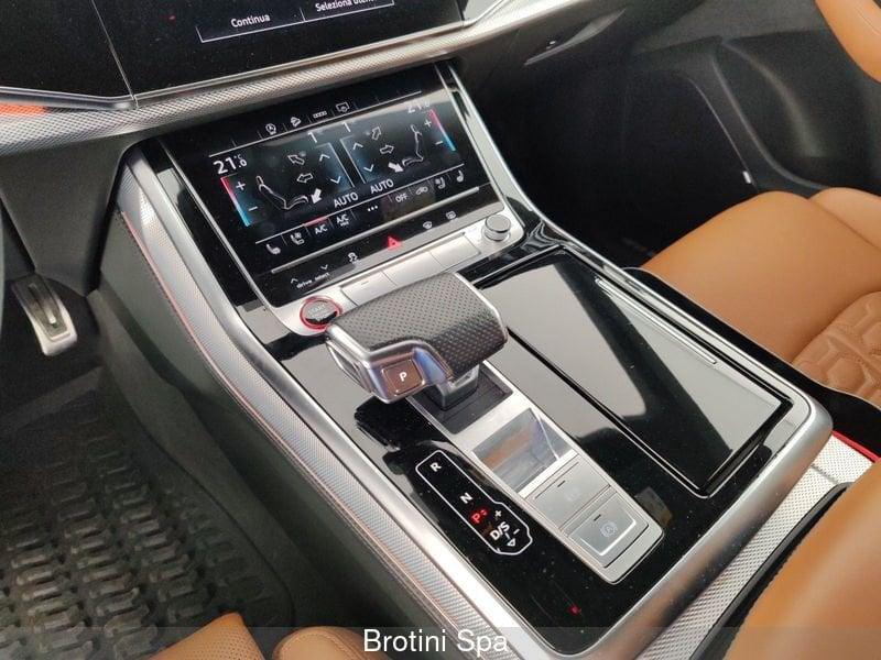 Audi Q8 RS TFSI V8 quattro tiptronic
