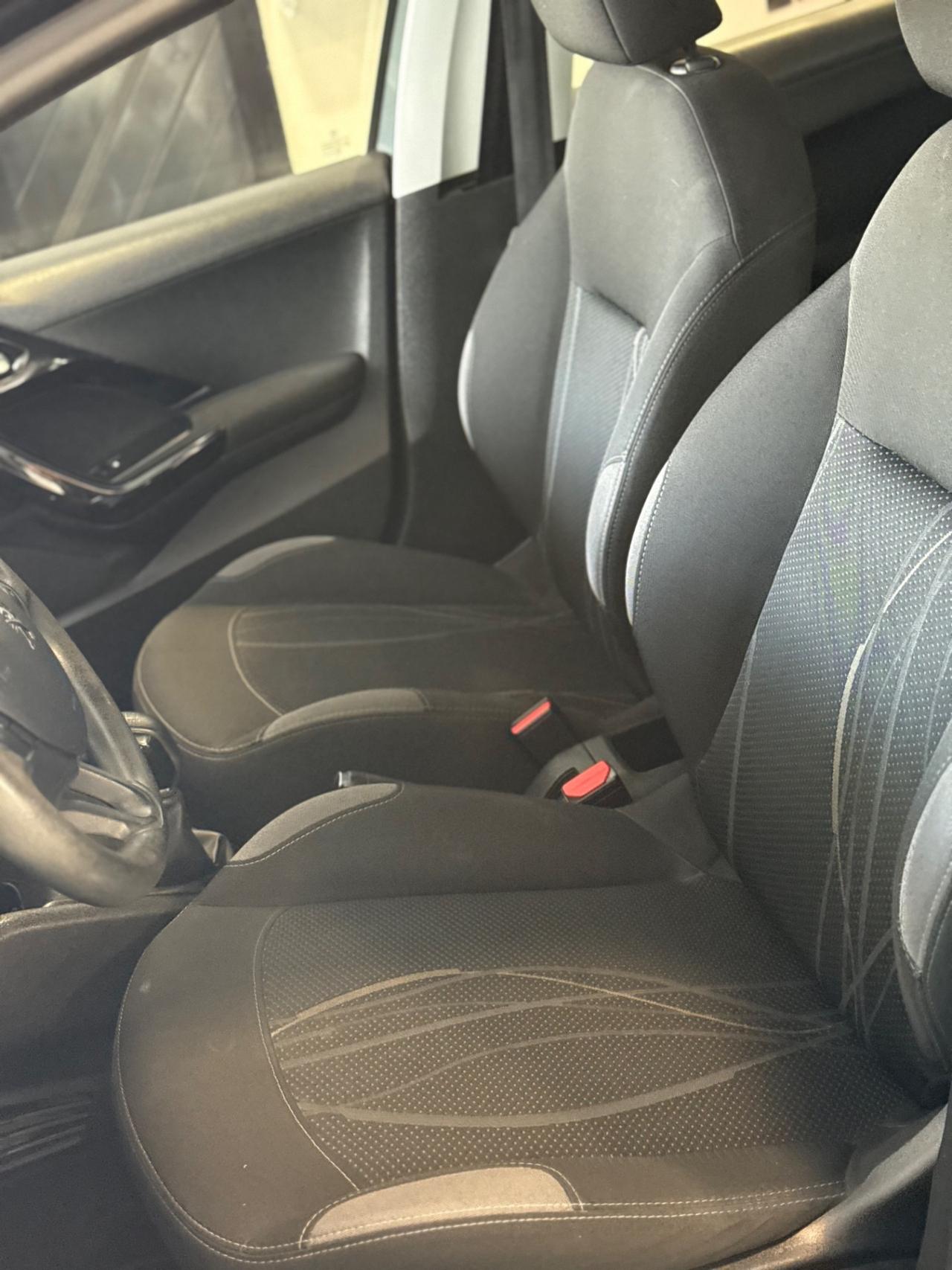 Peugeot 208 1.2 VTi 82 CV 5 porte Allure