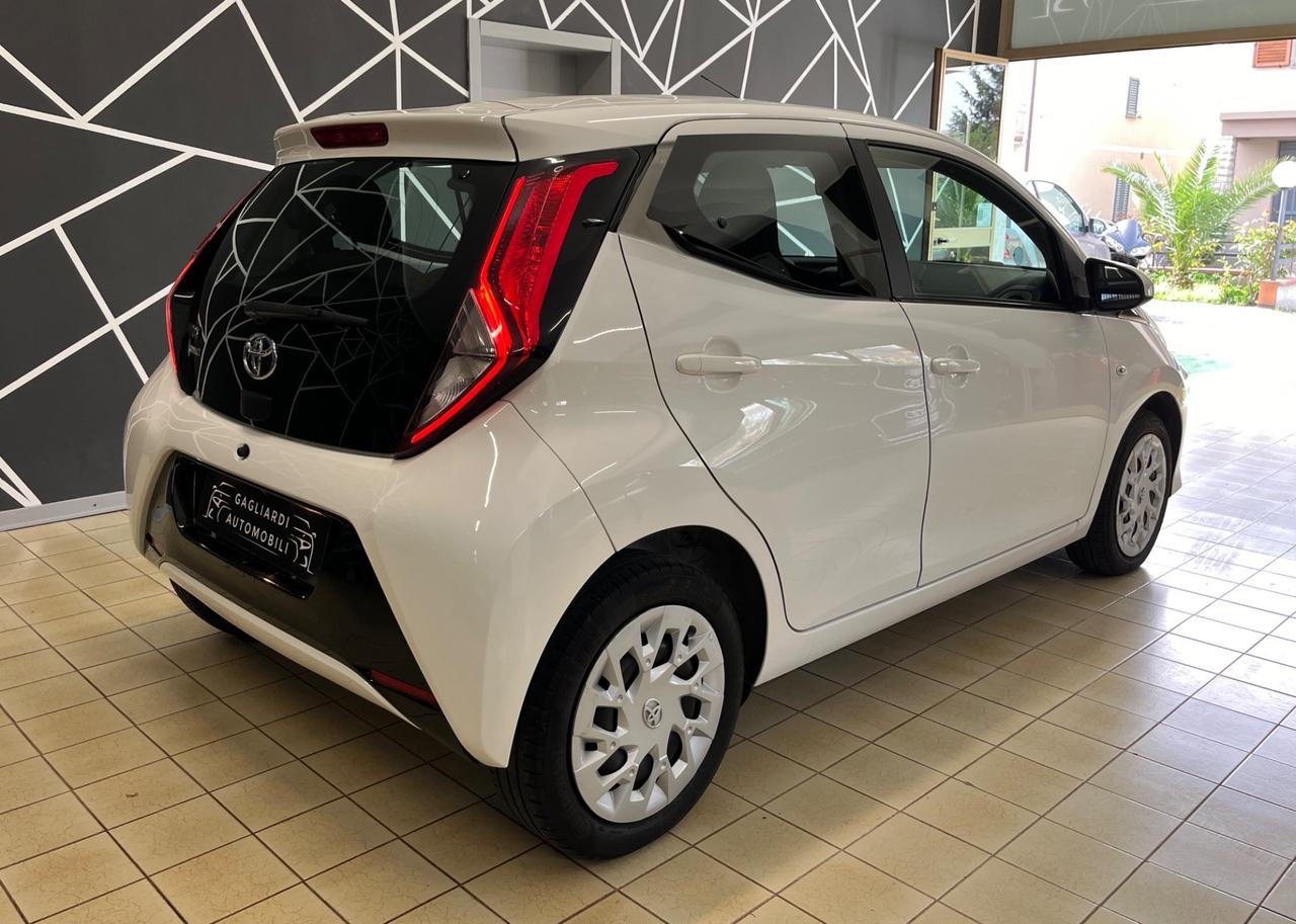 Toyota Aygo Connect 1.0 VVT-i 72 CV 5 porte x-cool