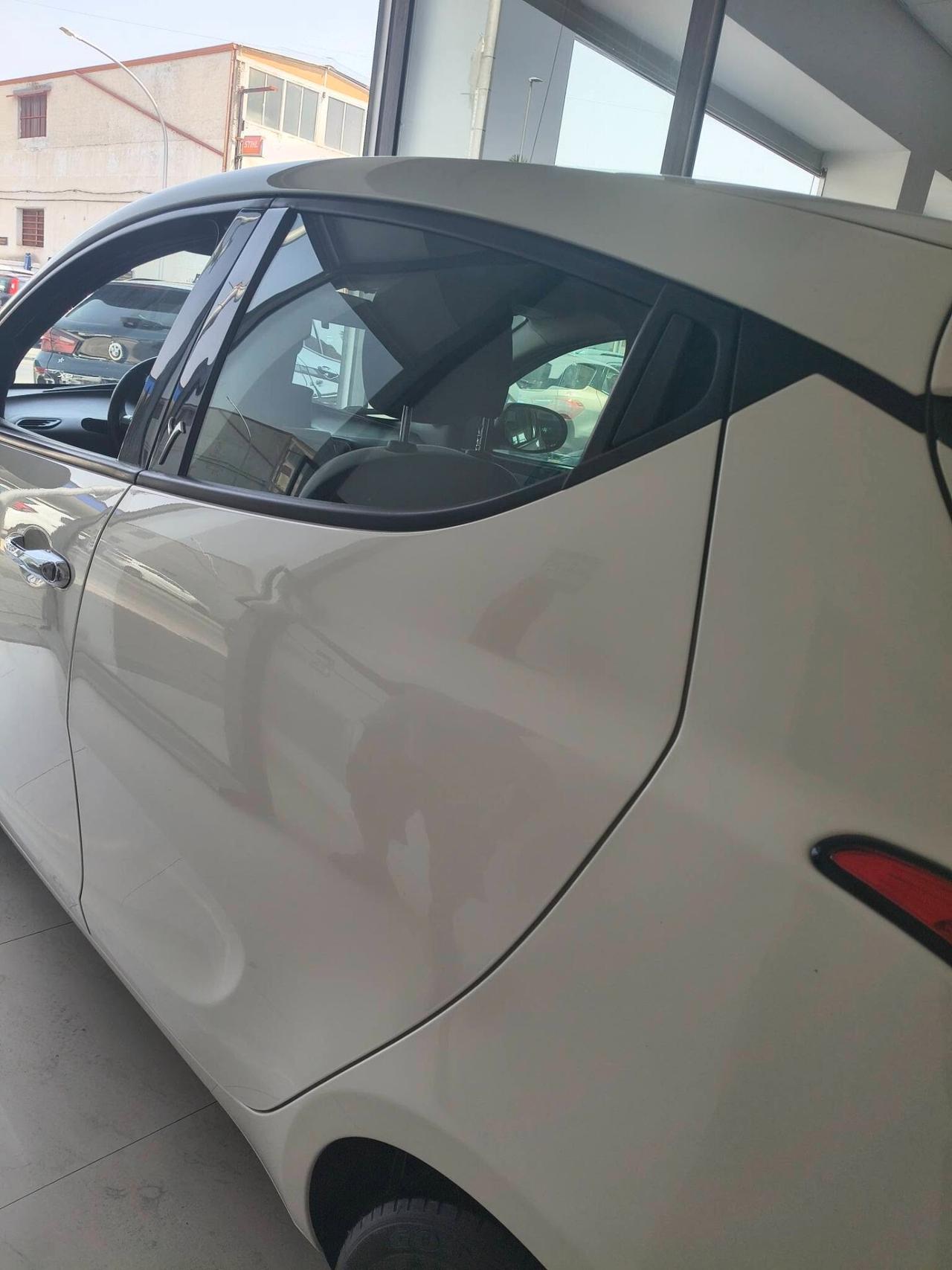 Lancia Ypsilon 1.3 MJT 16V 95 CV 5 porte S&S Silver