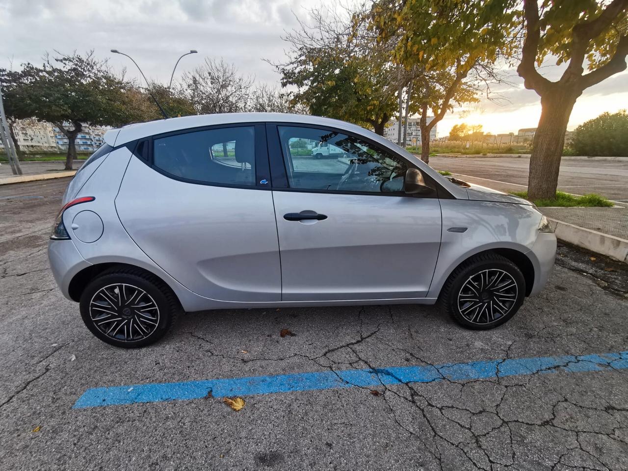 Lancia Ypsilon 1.2 69 CV 5P. S&S Gold 2020