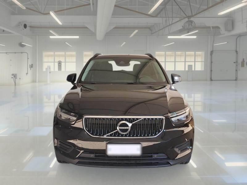 VOLVO XC40 T2 Momentum Core