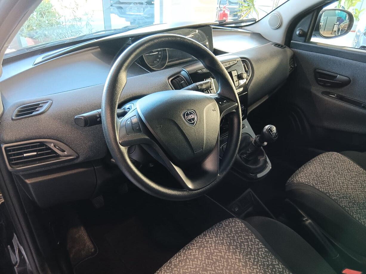 Lancia Ypsilon Hybrid Silver 1.0 (70 cv)