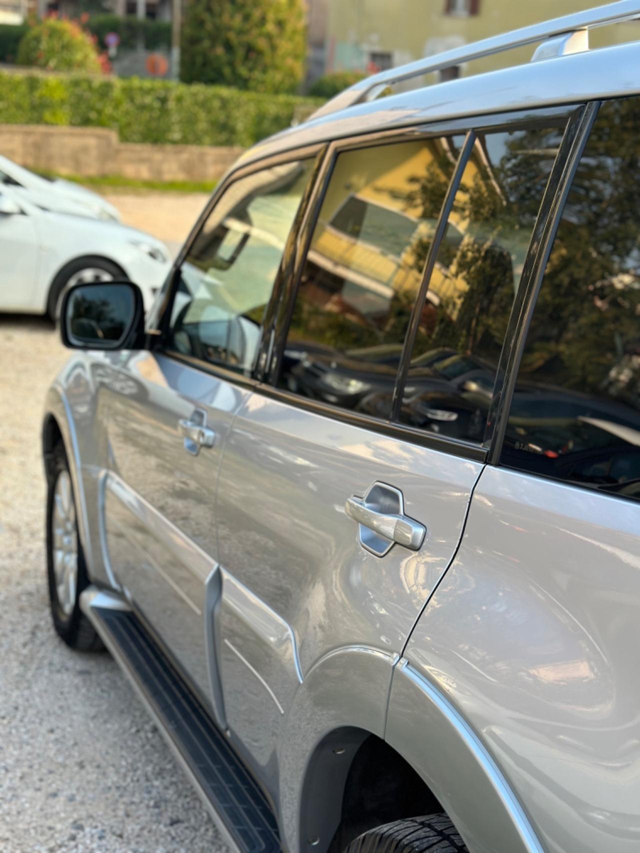 Mitsubishi PAJERO 3.2 DI-D 7POSTI TETTO 16V 5P INSTYLE