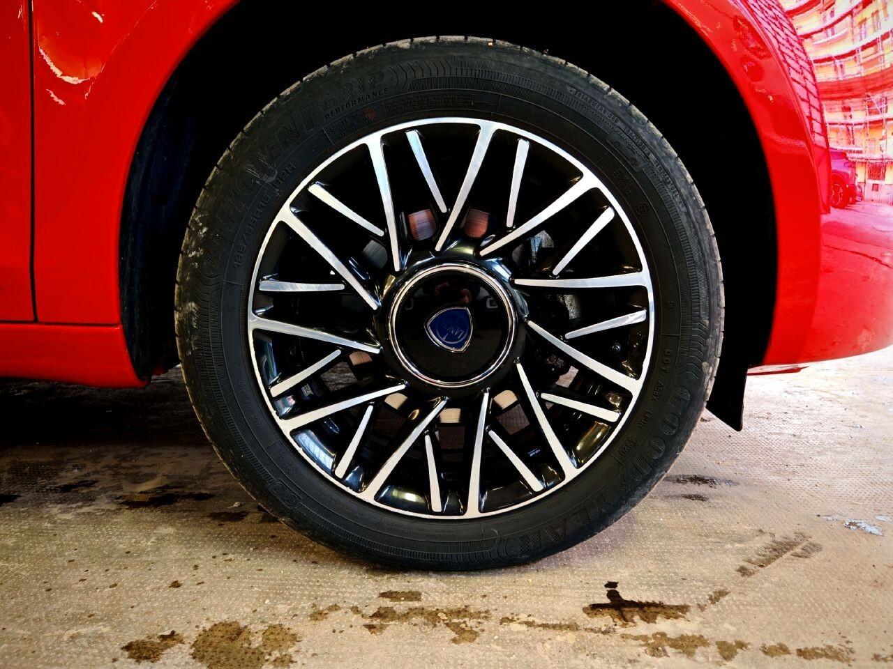 Lancia Ypsilon 1.0 Hybrid Ecochic