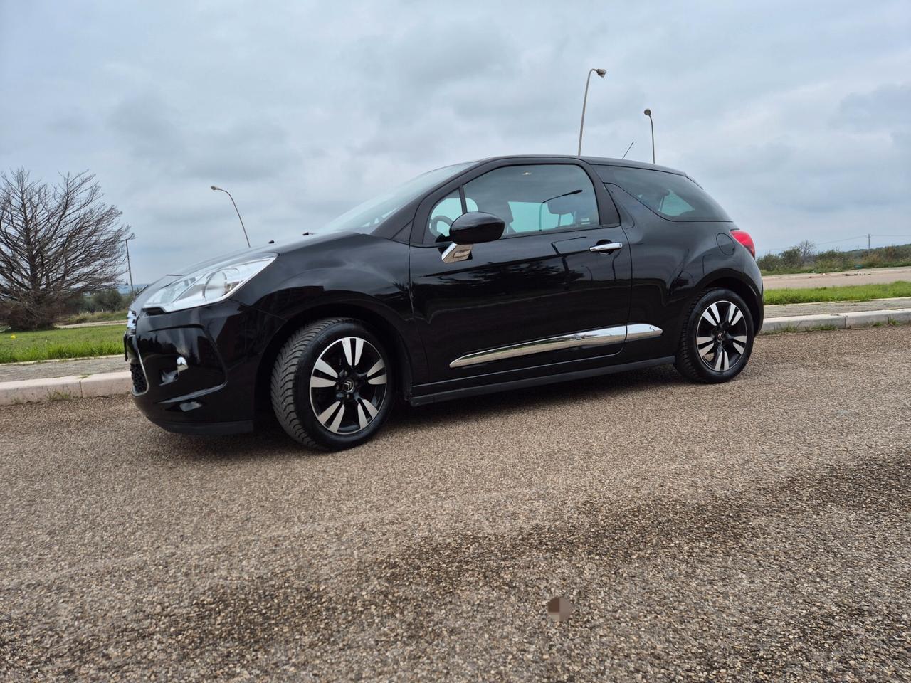 Citroen DS3 1.2 benzina 82cv so chic anno 2015