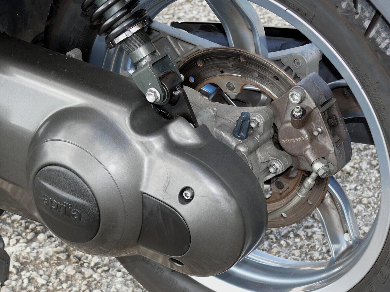 Aprilia Scarabeo 250 BICOLORE (M1222)