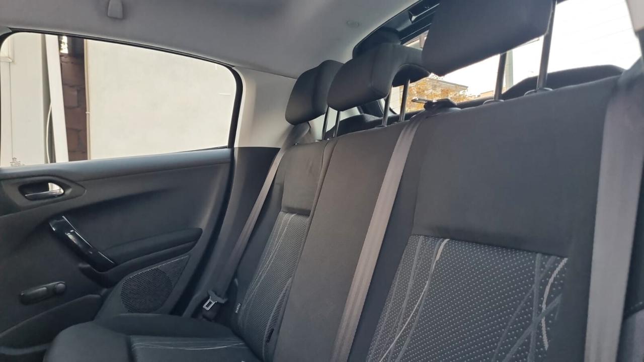 Peugeot 208 1.0 VTi 68 CV 5 porte Active-50KW