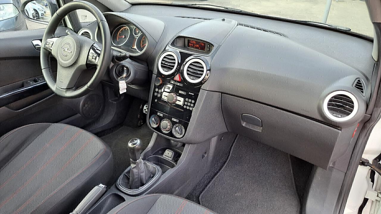 Opel Corsa 1.2 3 porte b-color
