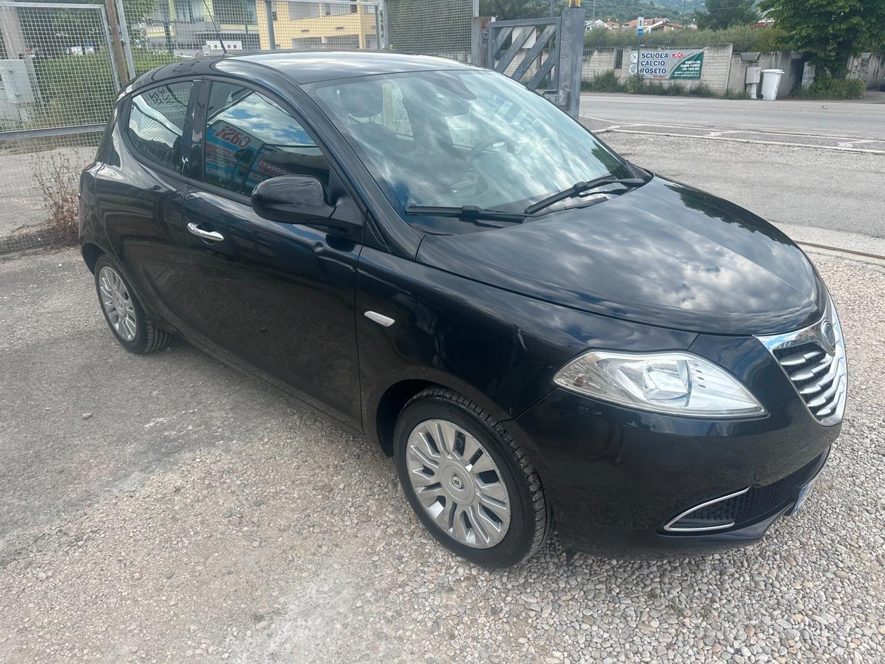 Lancia Ypsilon 1.2 69 CV 5 porte GPL Ecochic Gold