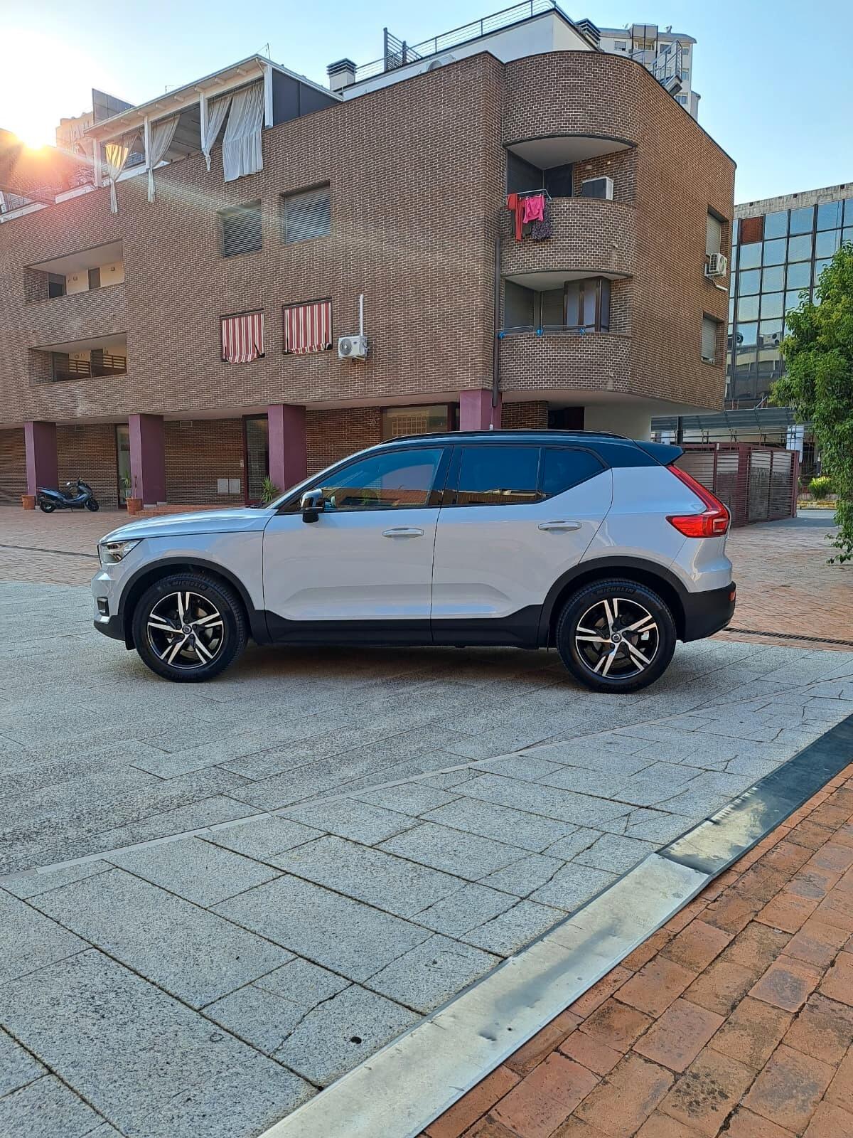 Volvo XC40 D3 R-design AUTOMATICA UNICO PROP: km. 38700 CERTIFICATI