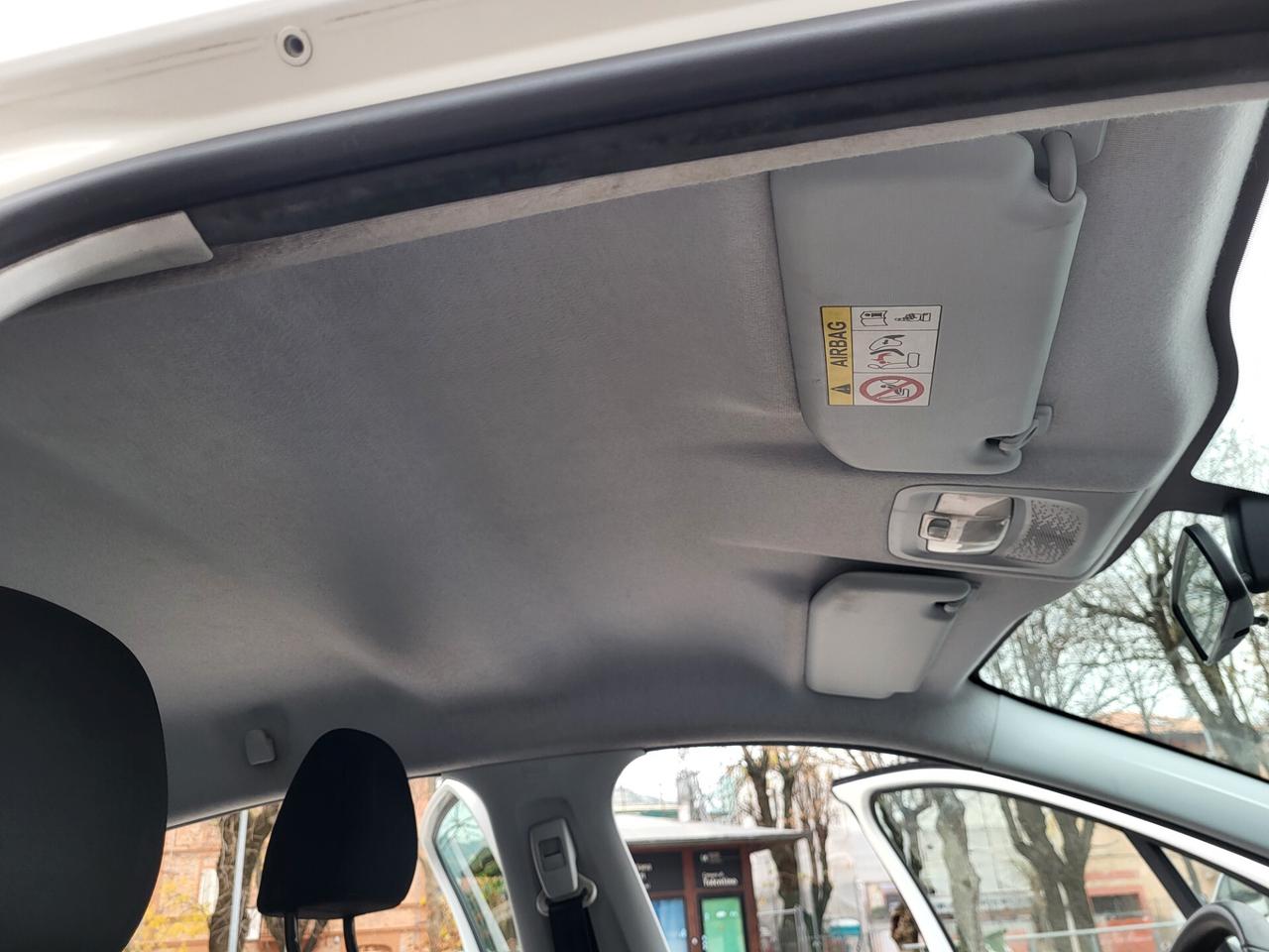 PEUGEOT 208 1,4 HDI-UNICO PROPRIETAR-4 REVISIONI