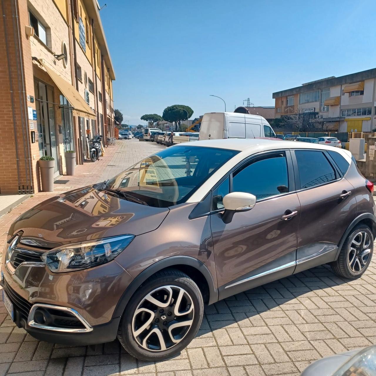 TENUTA IN MODO MANIACALE SEMPRE IN GARAGE CAPTUR 1.5