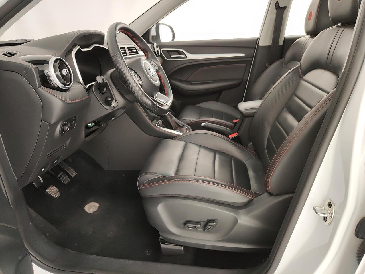 Mg ZS 1.5L 5MT LUXURY