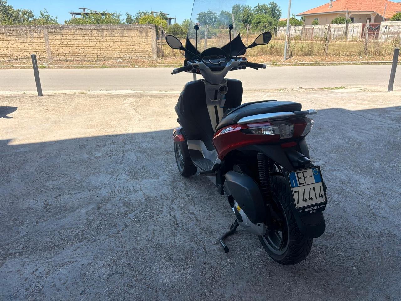Piaggio MP3 300