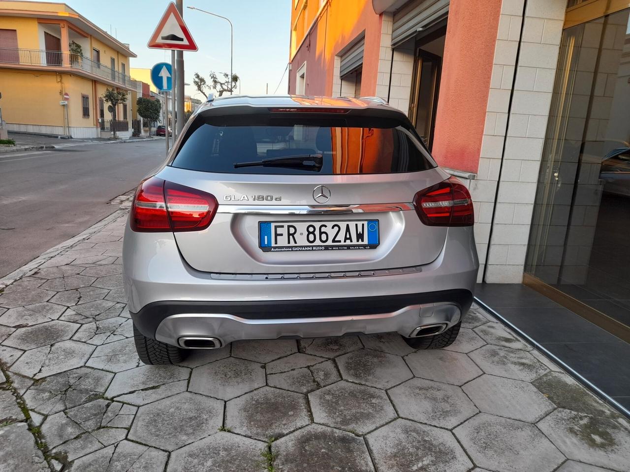 MERCEDES GLA 180 D SPORT