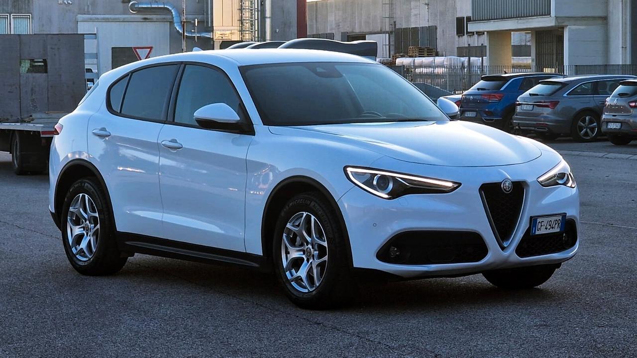 Alfa Romeo Stelvio 2.2 Turbodiesel 160 CV AT8 RWD