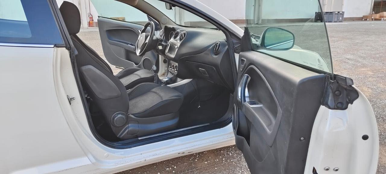 Alfa Romeo MiTo 1.6 JTDm 16V Distinctive Sport Pack