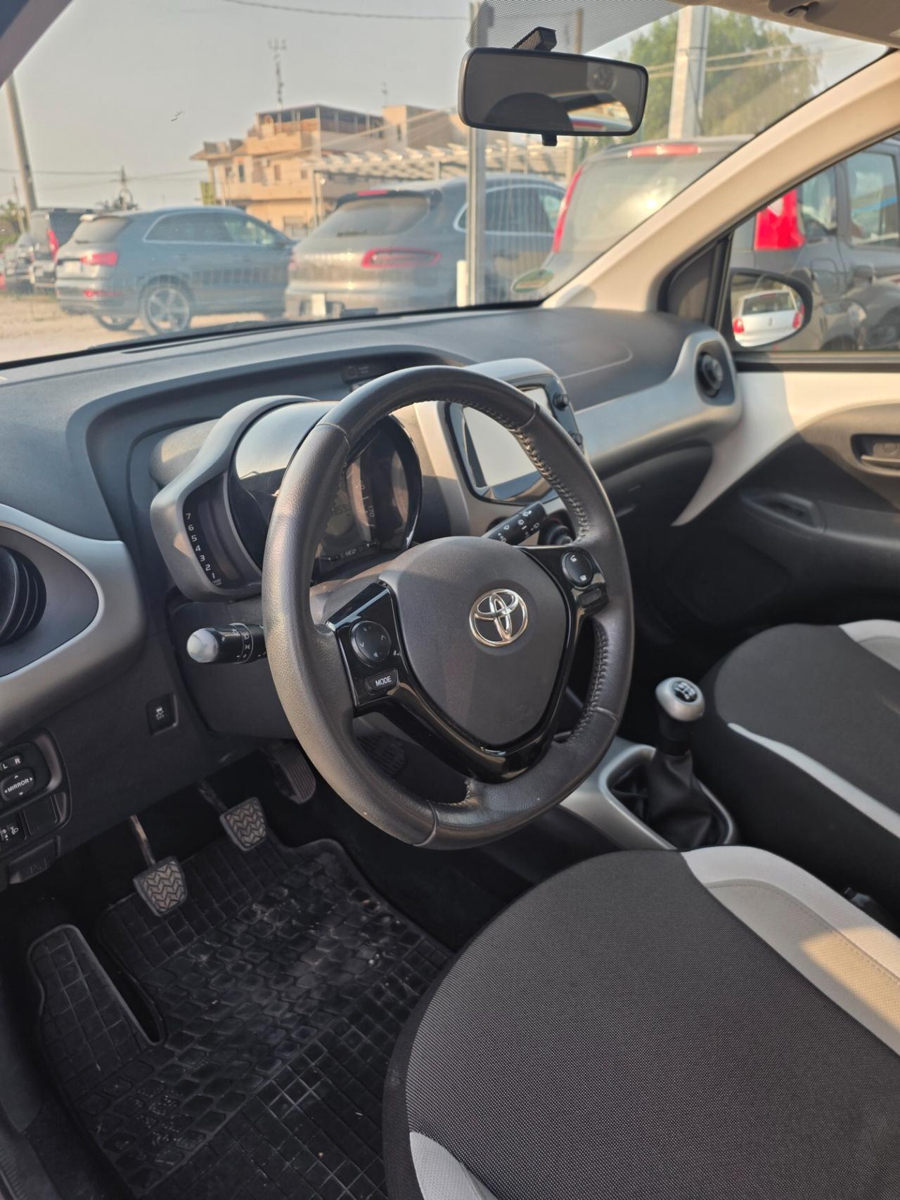 Toyota Aygo 1.0 VVT-i 69 CV 5 porte x-clusiv