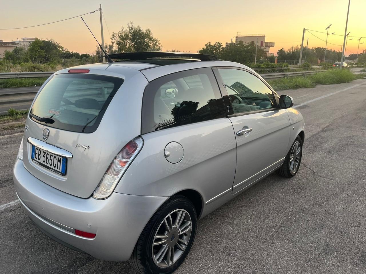 Lancia Ypsilon 1.3 MJT 75 CV Versus Unipro 2010