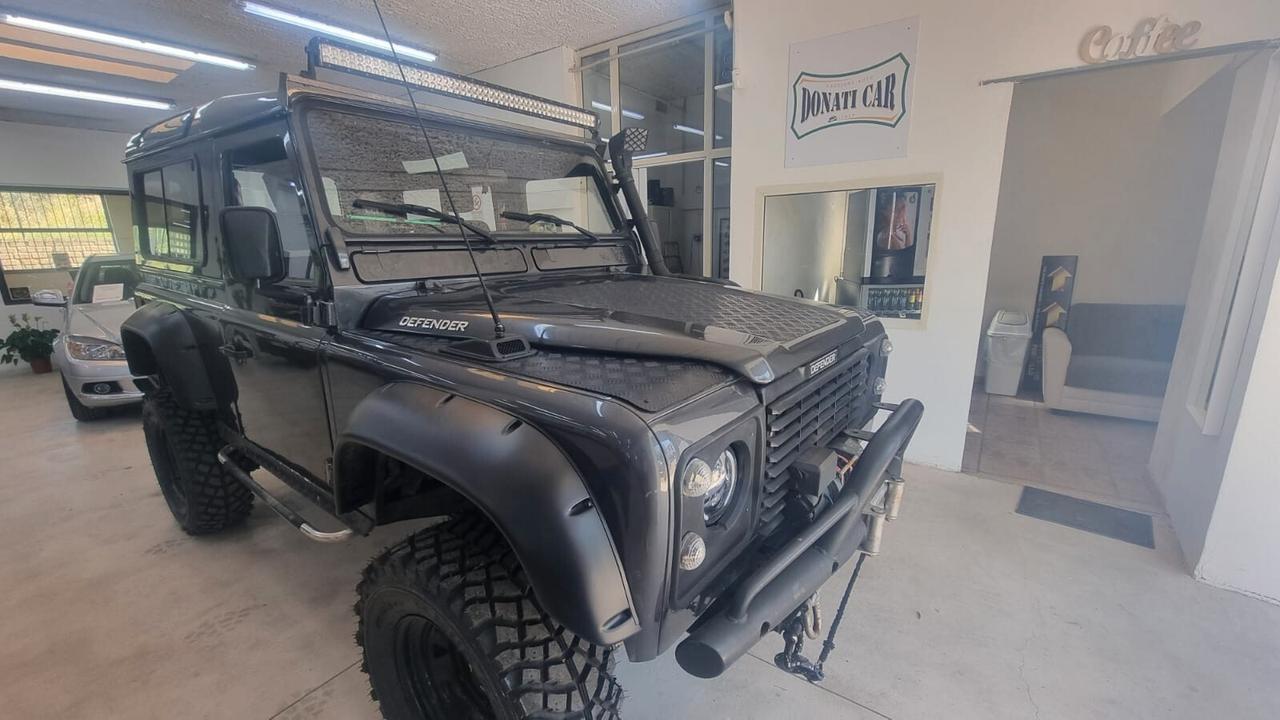 Land Rover Defender LAND ROVER