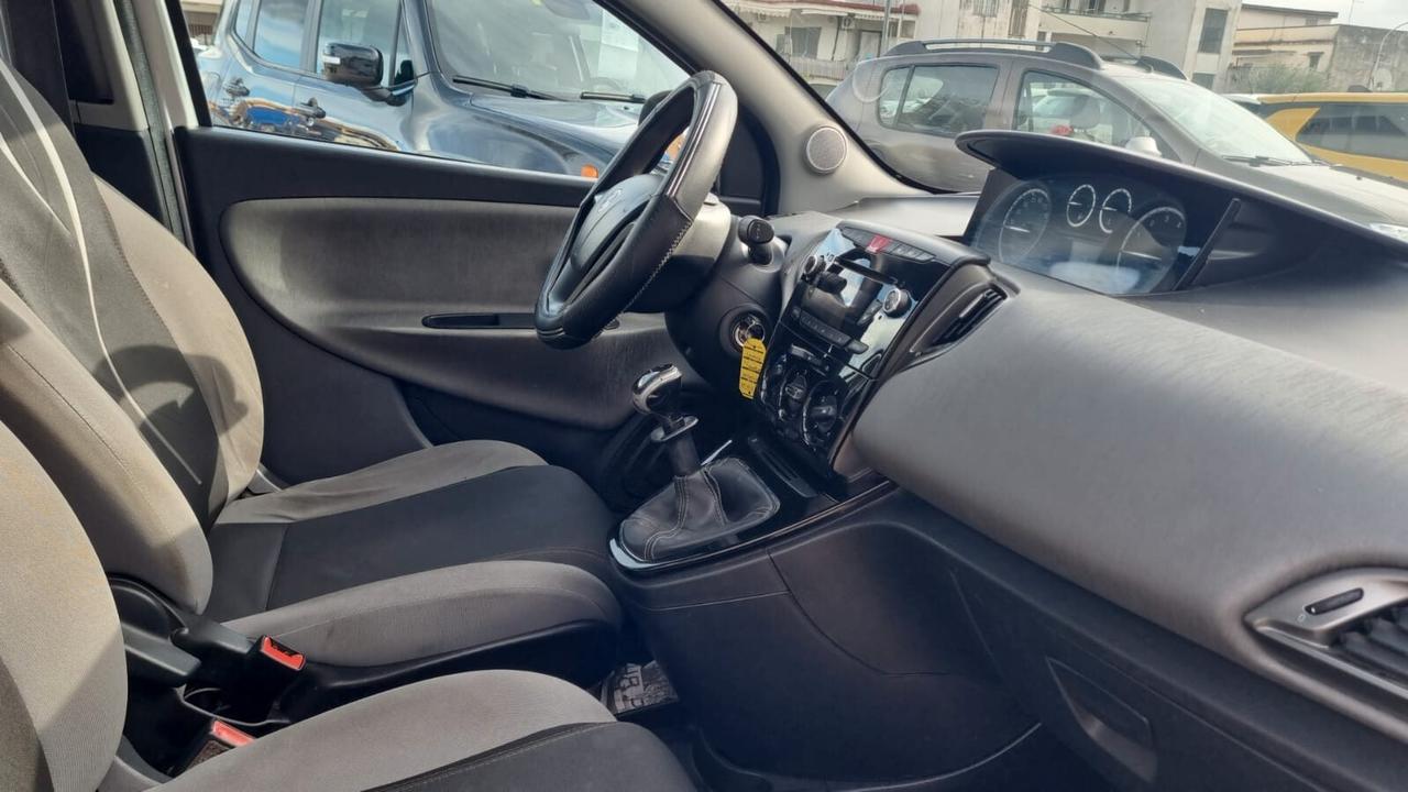 Lancia Ypsilon 0.9 TwinAir 85 CV 5 porte Metano Ecochic Gold