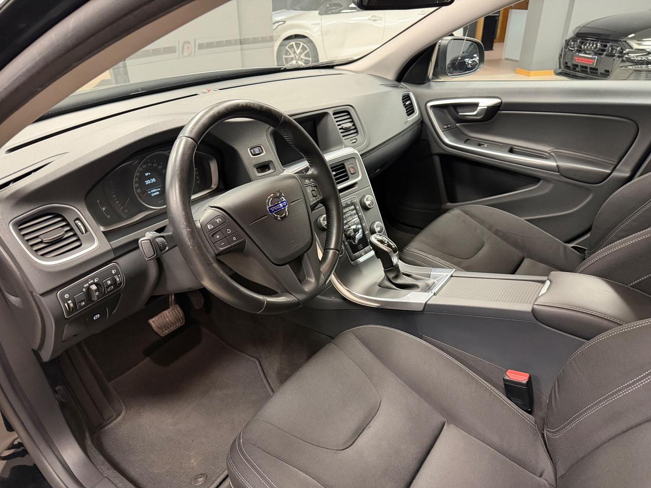 Volvo V60 D2 Geartronic Summum