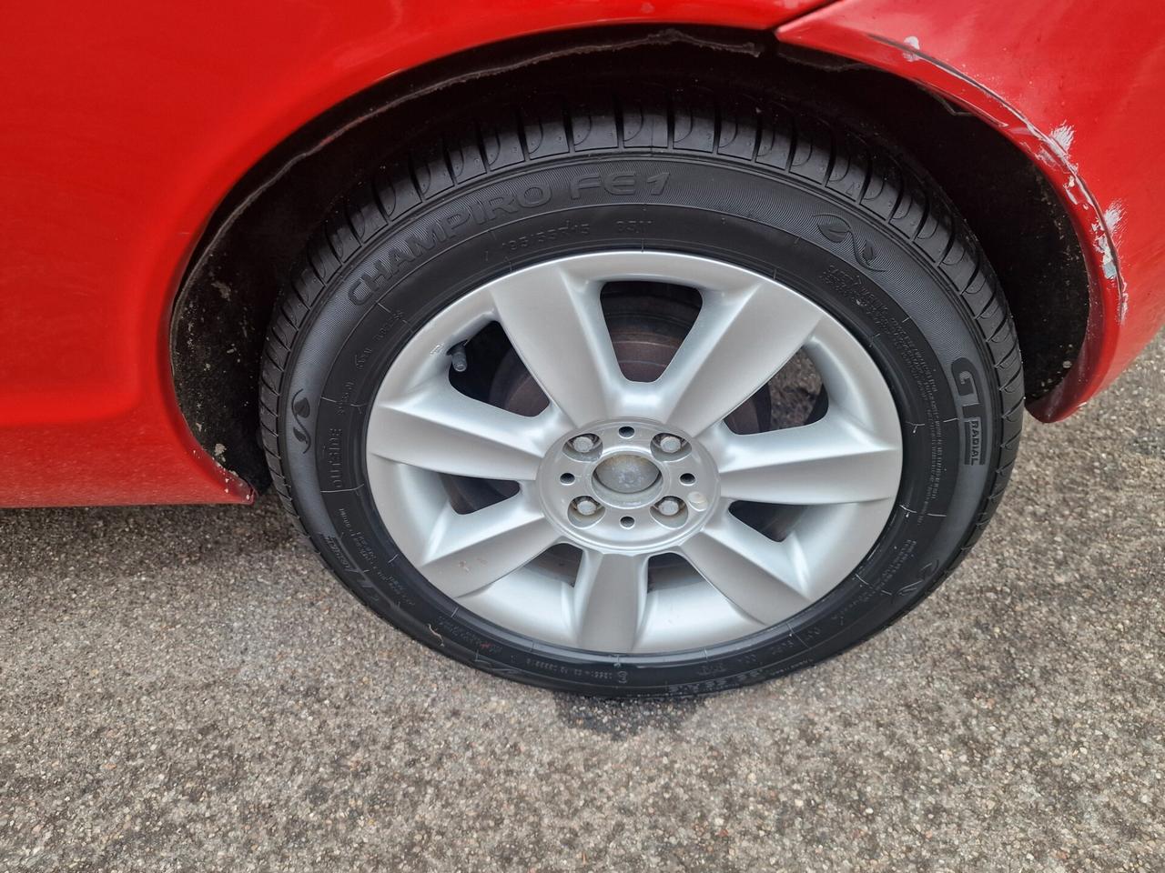 Lancia Ypsilon 1.4 16V Platino