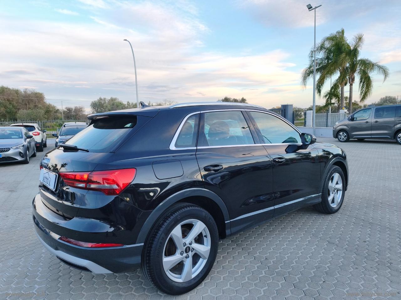 AUDI Q3 35 TDI S tronic Business Advanced