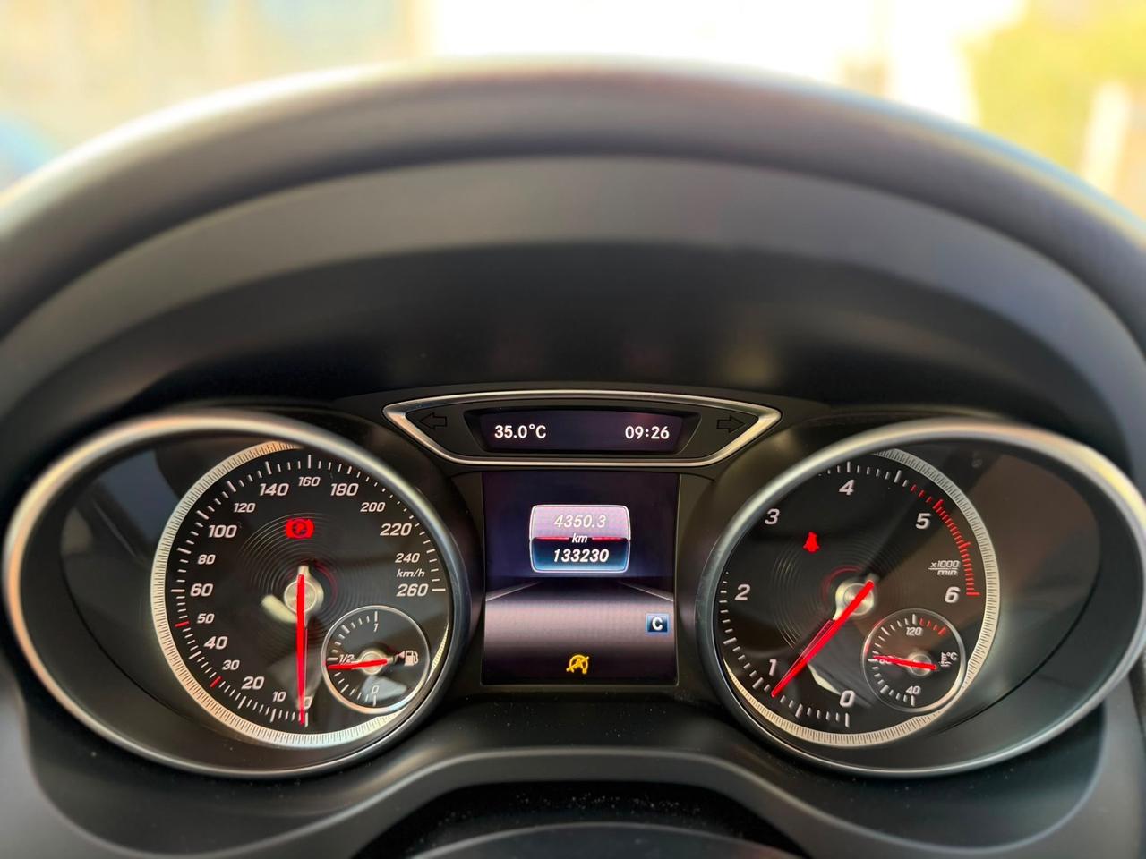 Mercedes-benz GLA 180D URBAN-2018 LEF/CARPLAY