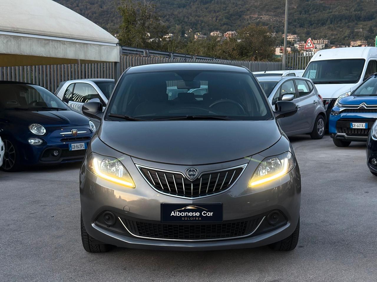 Lancia Ypsilon 1.0 FireFly S&S Hybrid Silver