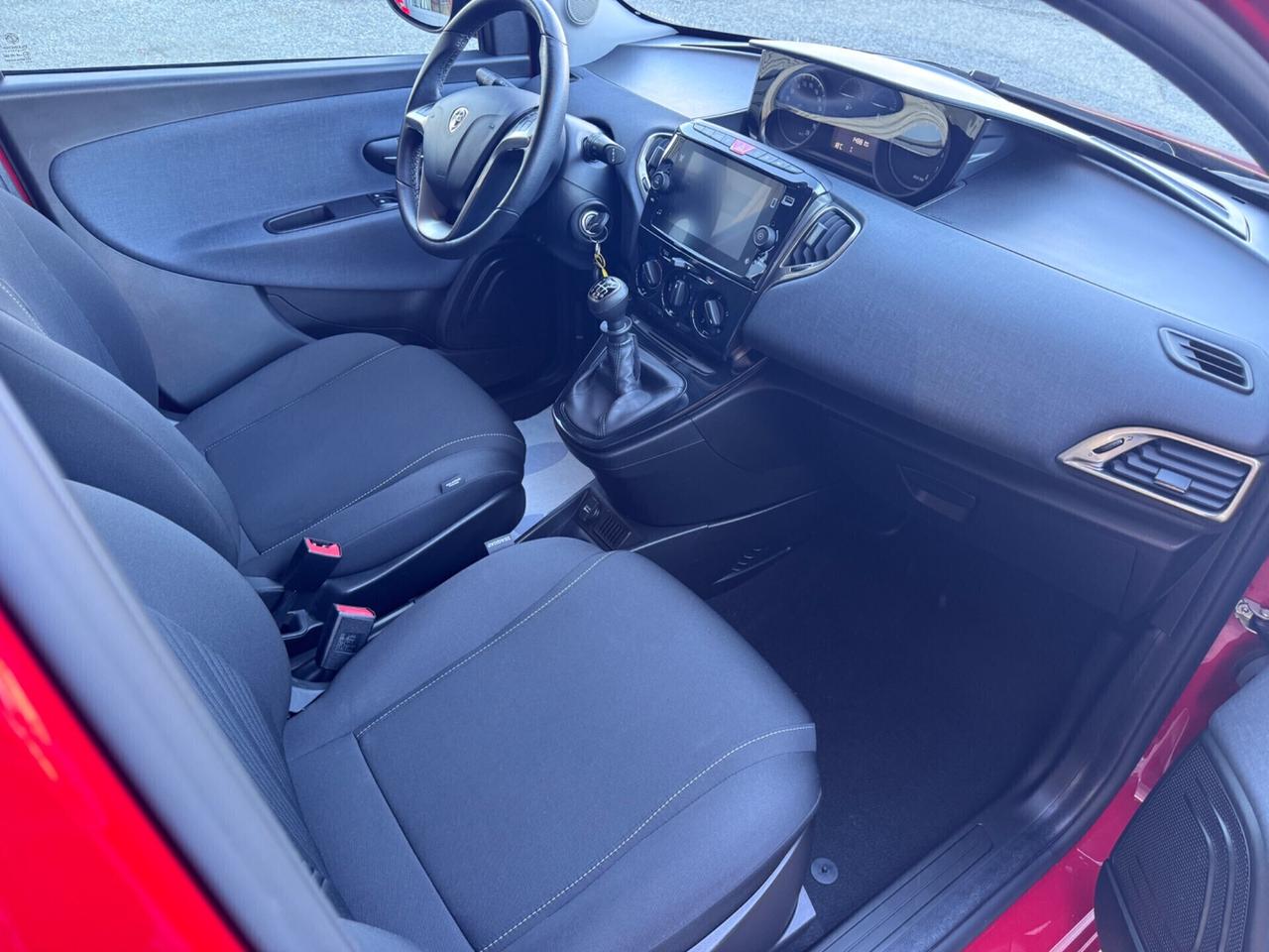 Lancia Ypsilon 1.0 hybrid Gold