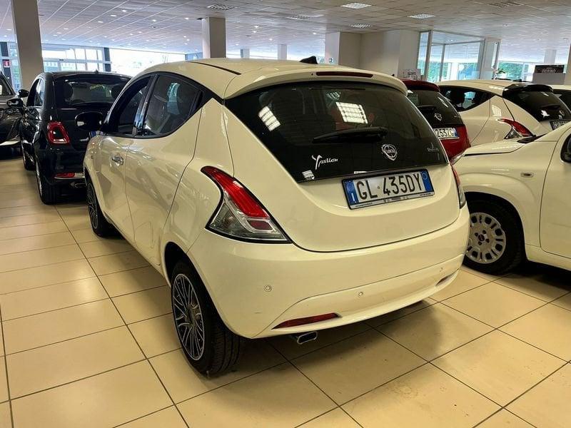 Lancia Ypsilon 1.0 FireFly 5 porte S&S Hybryd Gold