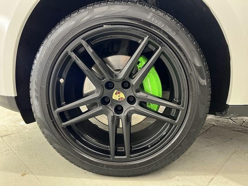 Porsche Macan 2.0 iva esposta