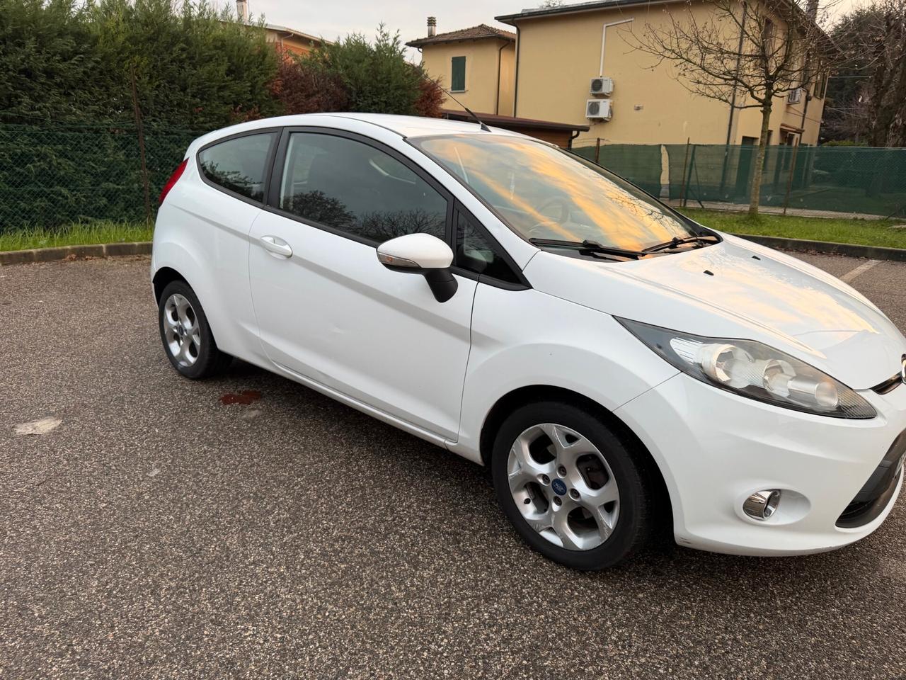 Ford Fiesta 1.4 tdci - NEOPATENTATI - 12 MESI DI GARANZIA -