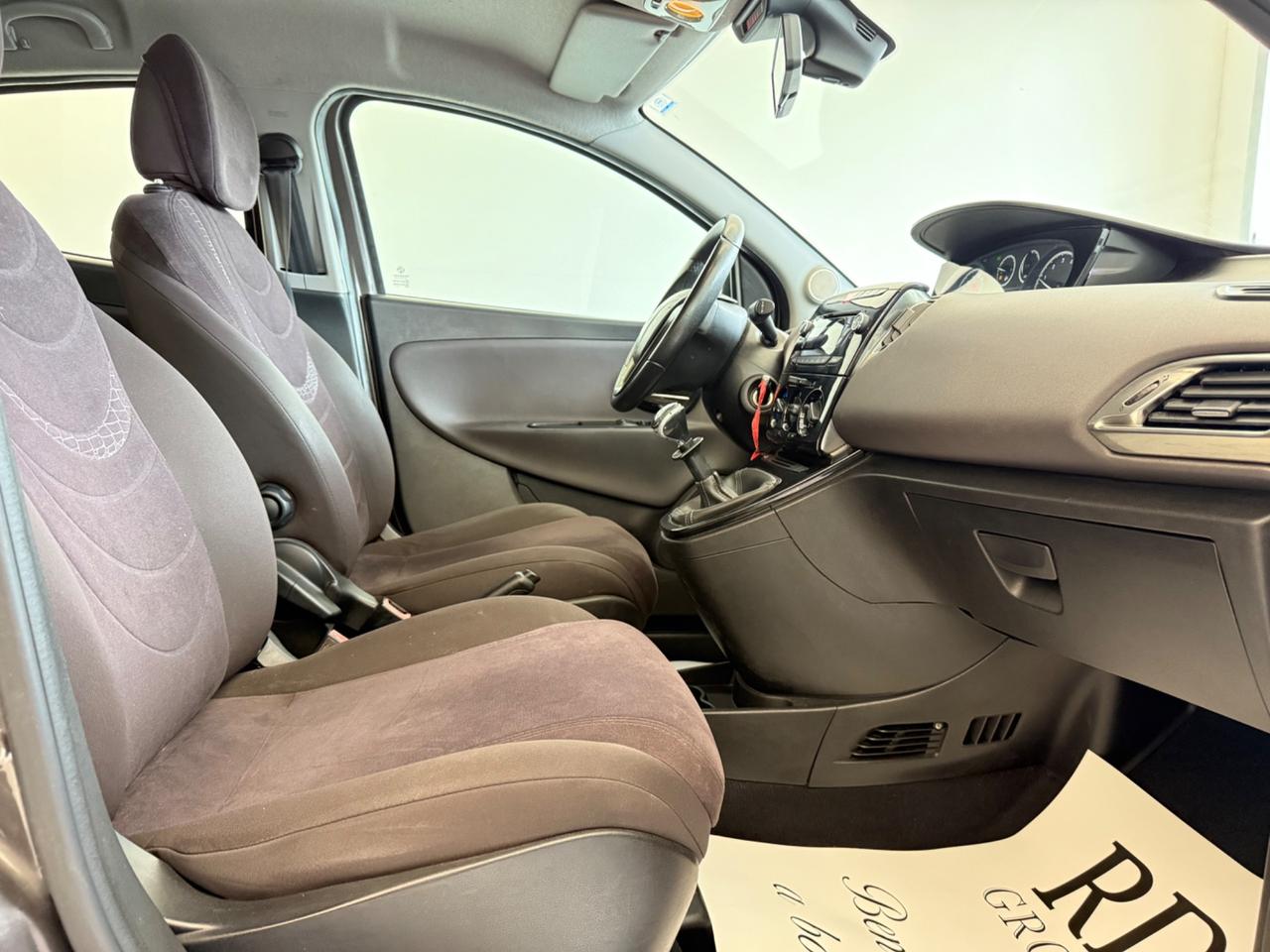 Lancia Ypsilon 1.2 8v Platinum 69cv ok neopatentato