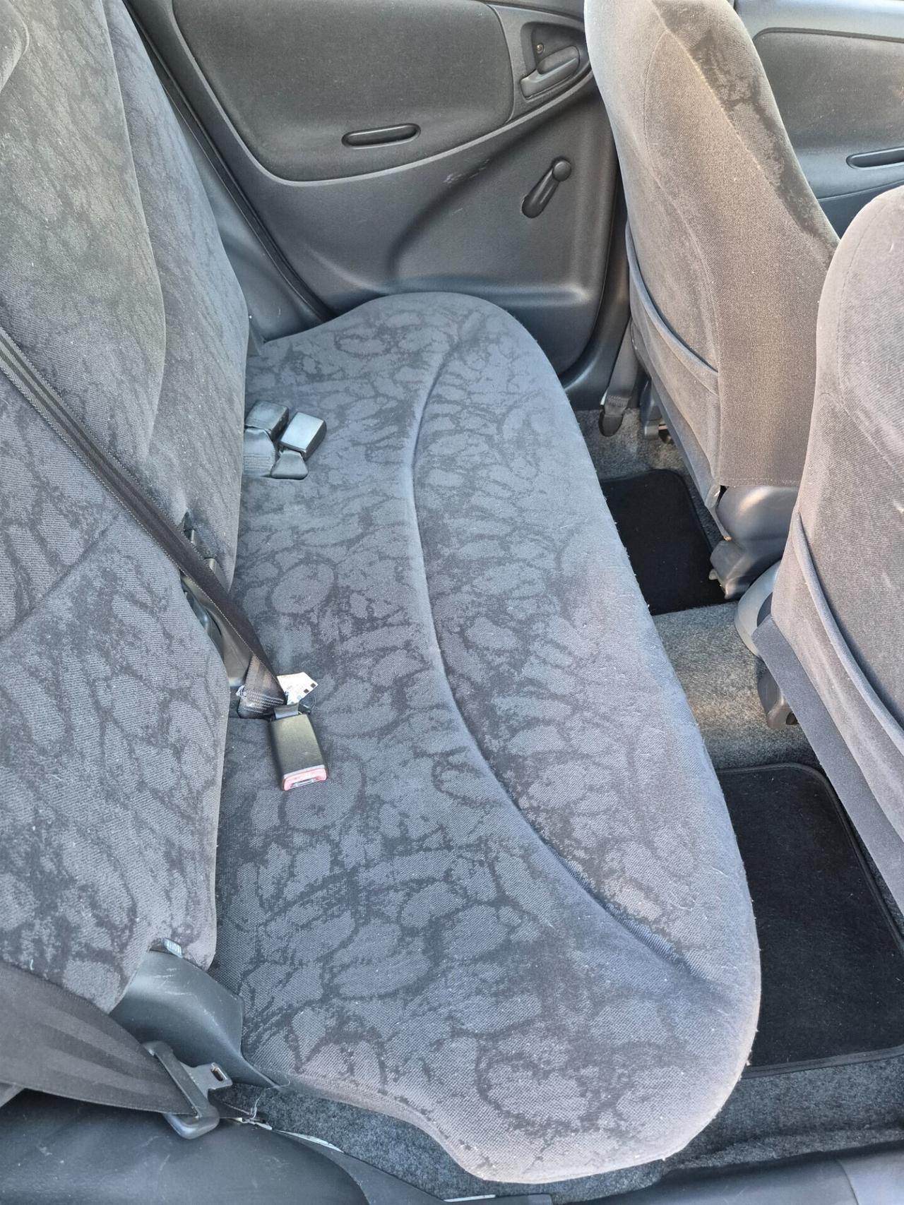 Toyota Yaris 1.0i 16V cat 5 porte