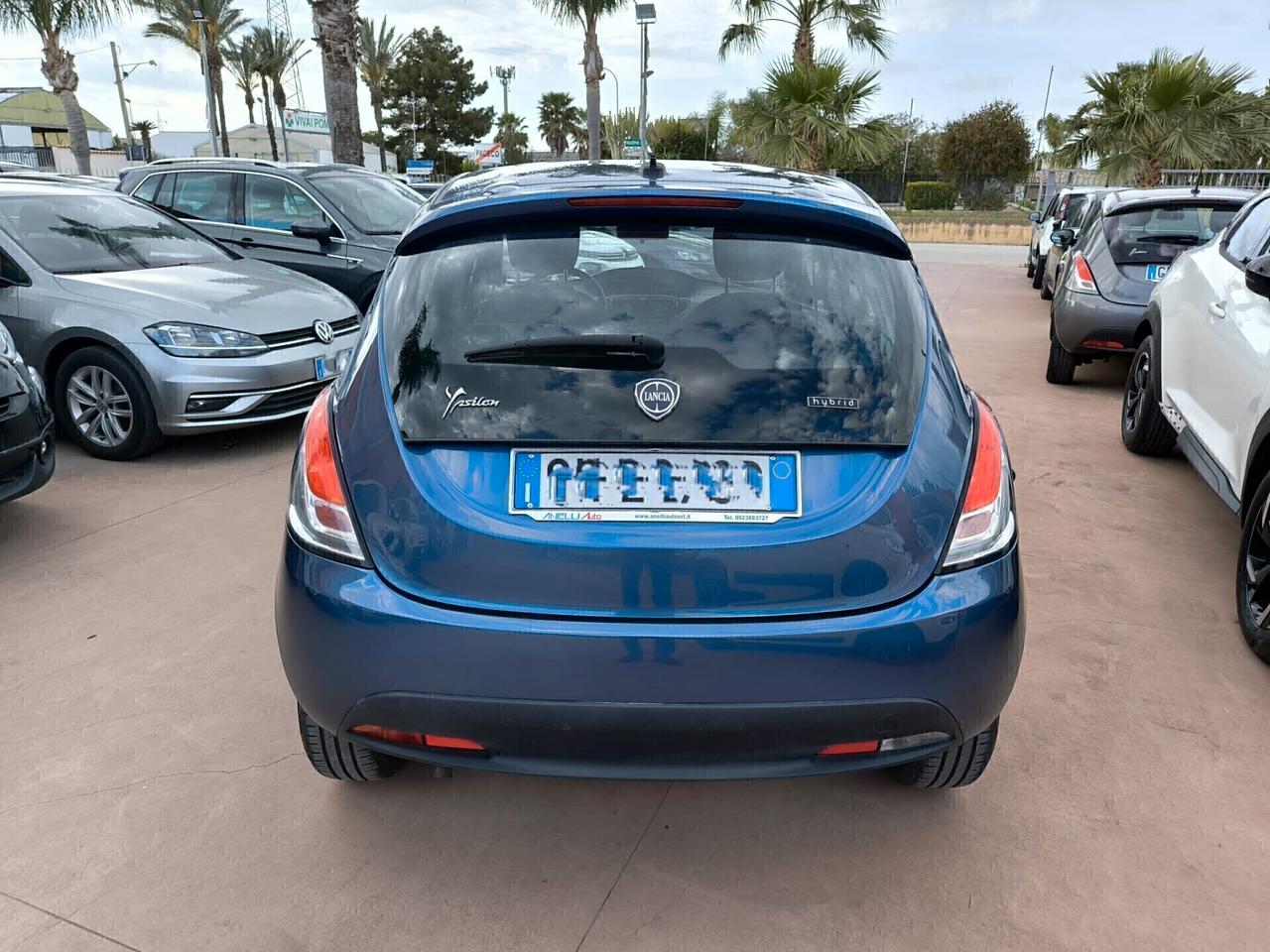 Lancia Ypsilon 1.0 FireFly 5 porte S&S Hybrid Ecochic Silver