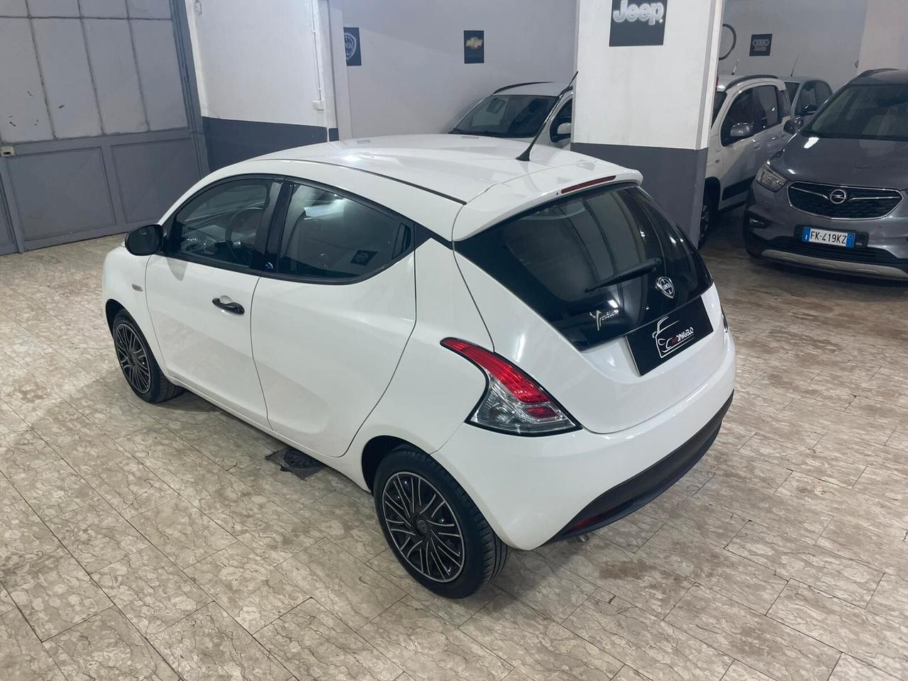 Lancia Ypsilon 1.2 69 CV 5 porte S&S Elefantino Blu
