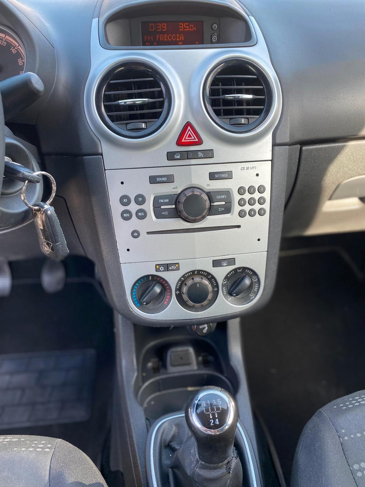 Opel Corsa 1.2 5 porte Cosmo