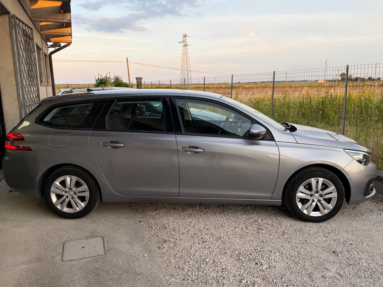 Peugeot 308 BlueHDi 130 S&S SW Allure