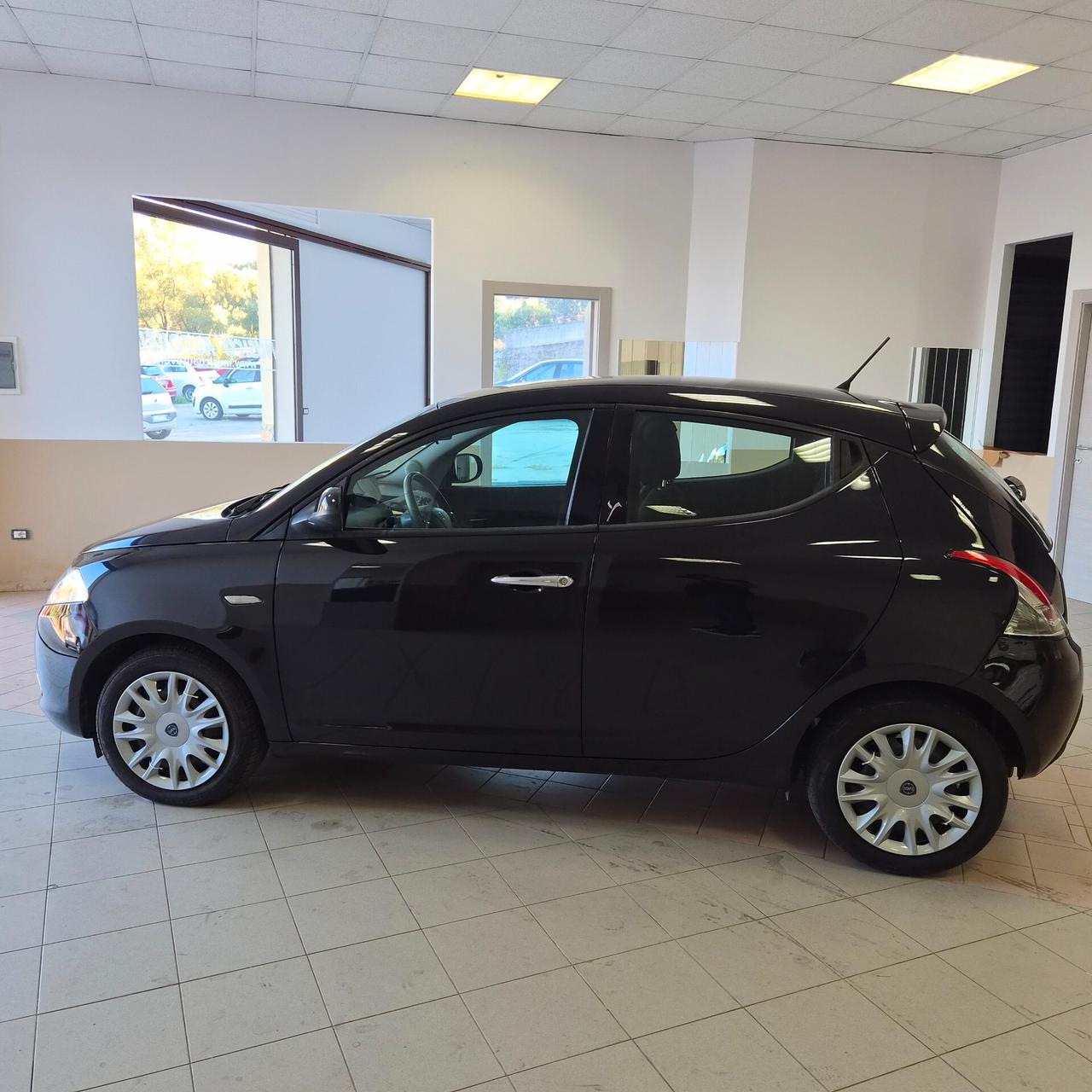 Lancia Ypsilon 1.3 MJT 16V 95 CV 5 porte S&S Silver