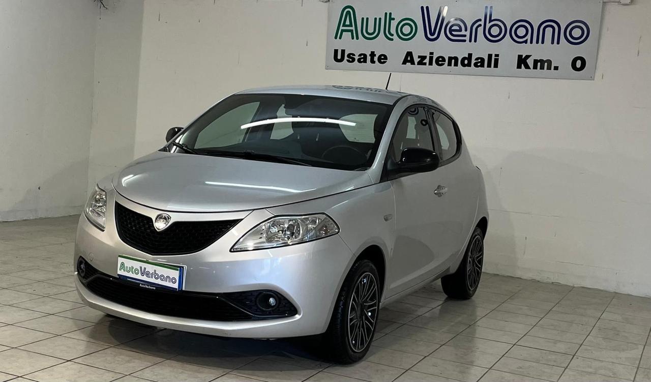 Lancia Ypsilon 1.0 FireFly 5 porte S&S Hybrid Ecochic Silver