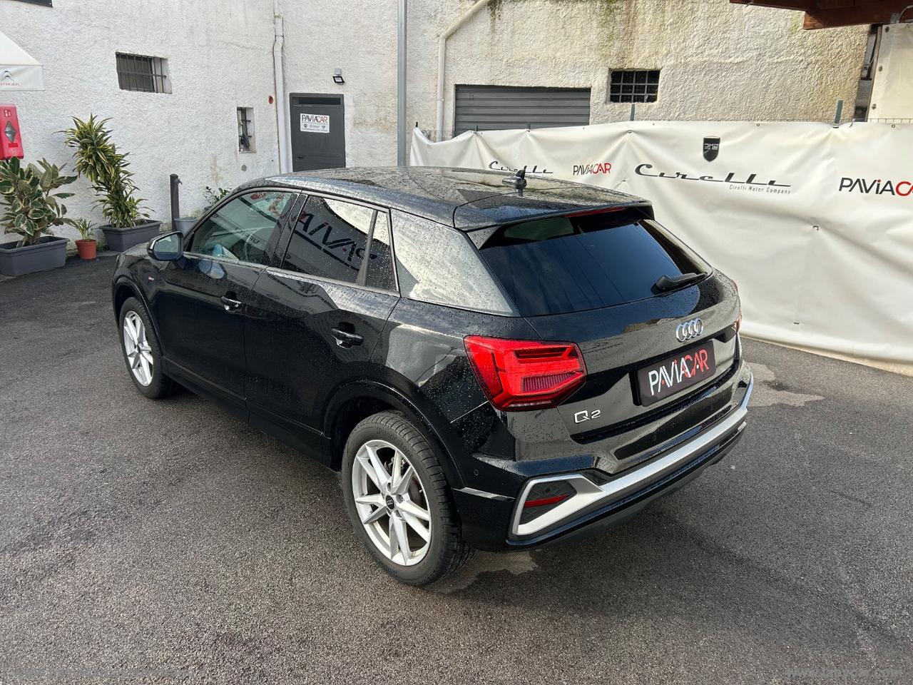 AUDI Q2 35 TFSI S tronic Identity Black