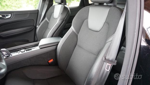 VOLVO XC60 B4 (d) AWD Geartronic Momentum