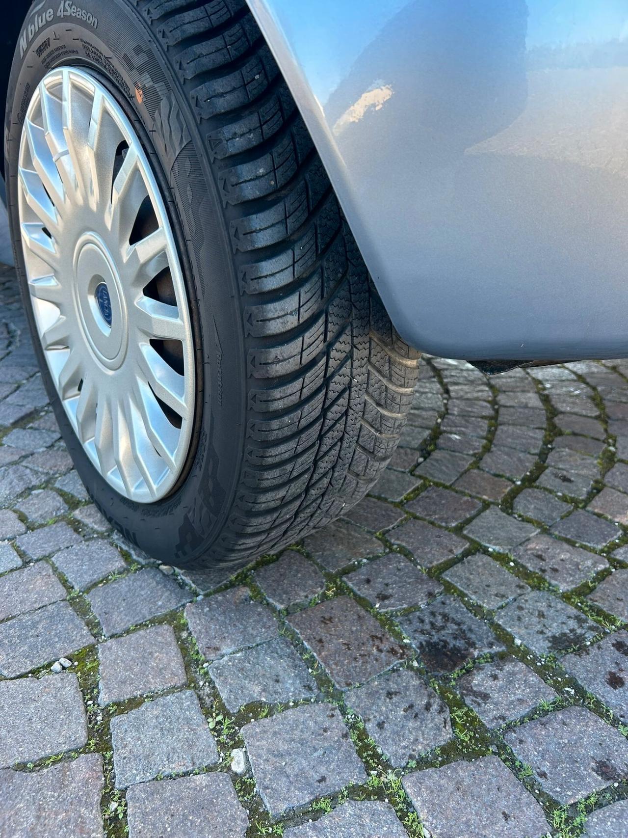 Lancia Ypsilon 1.3 MJT 75 CV Oro Targa DR379HT