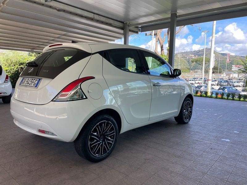 Lancia Ypsilon 1.0 FireFly 70cv S&S Hybrid GOLD